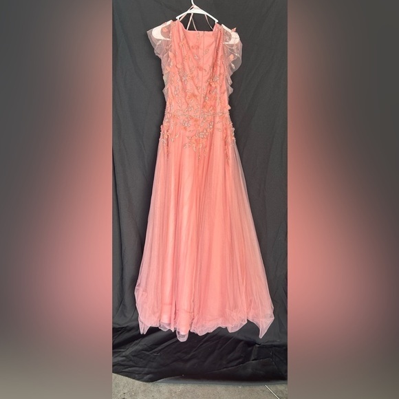 Mac Duggal 11224 NWT Embellished Cap Sleeve V Neck Gown - Picture 5 of 6